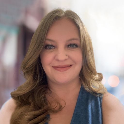 A headshot image of Ashley Arnett