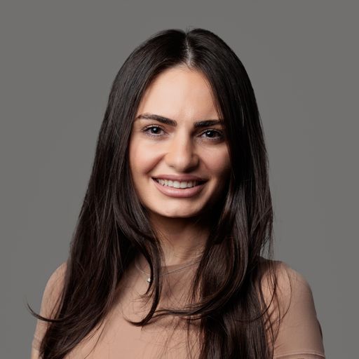 A headshot image of Elnaz Mayeh