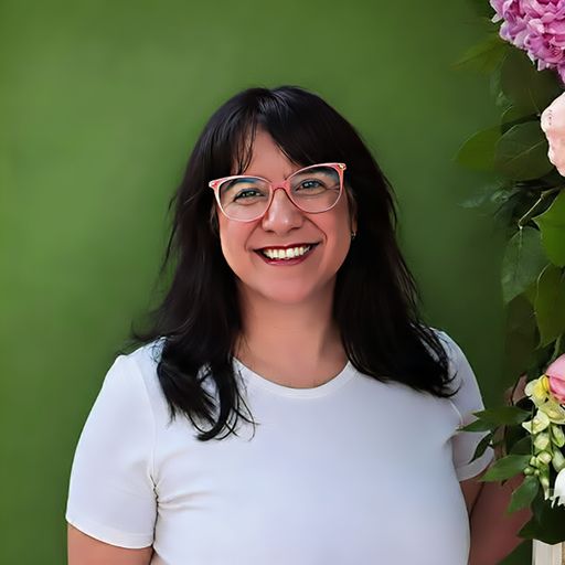 A headshot image of Cassia Iglesias