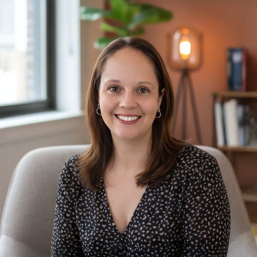 A headshot image of Amy Del Barrio