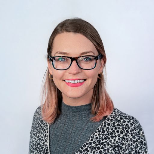 A headshot image of Lindsay Elledge
