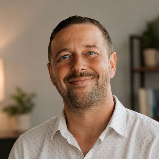 A headshot image of Benjamin Silver