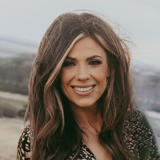 A headshot image of Alexandria Robertson