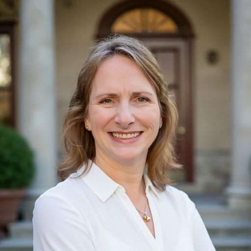 A headshot image of Suzanne Miller