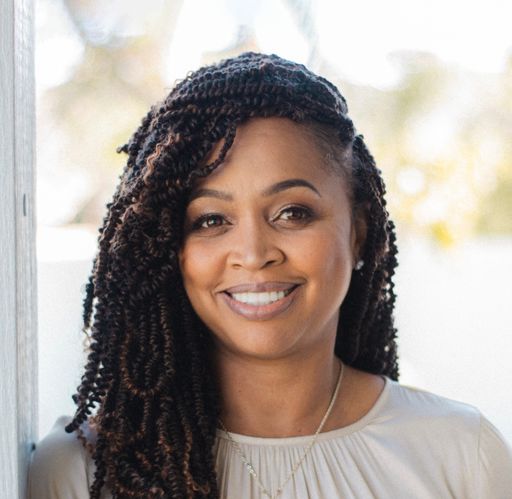 A headshot image of Alisa Flakes