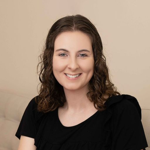 A headshot image of Julianne Tanyel