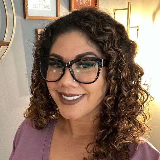 A headshot image of Shannon Novoa