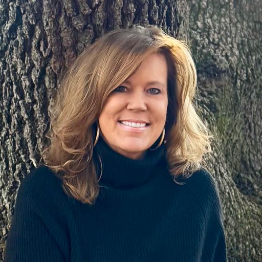A headshot image of Deanna Folsom