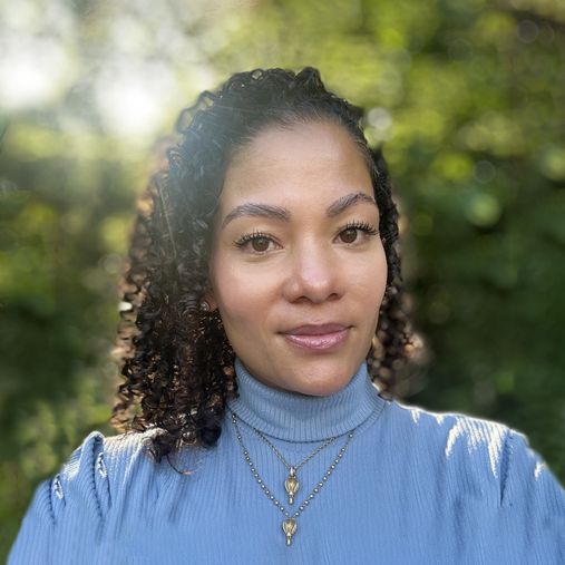 A headshot image of Bella Thompson