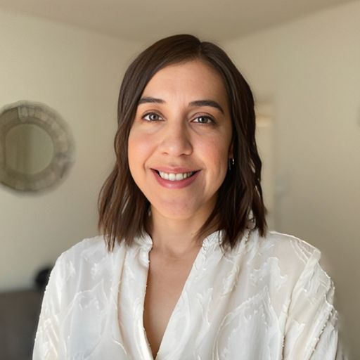 A headshot image of Rosalva Almazan