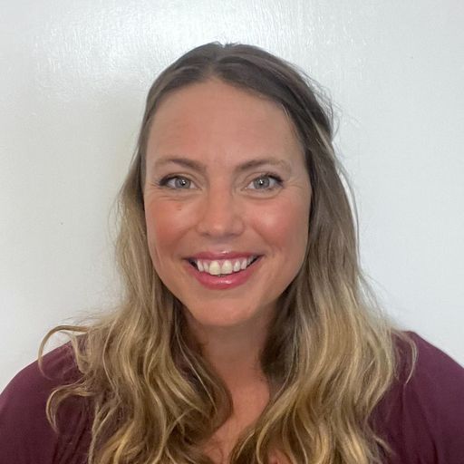 A headshot image of Lindsey Hoffman