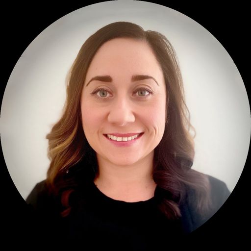 A headshot image of Roxanna Cooper