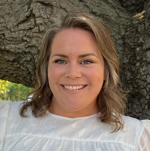 A headshot image of Jenna Elmone