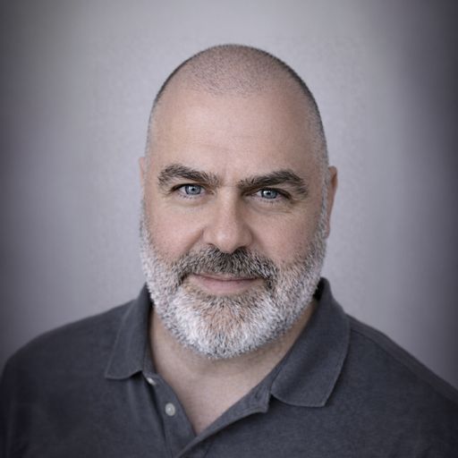 A headshot image of Jean-Pierre De Oliveira