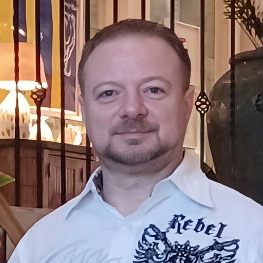 A headshot image of Alexander Frenkel