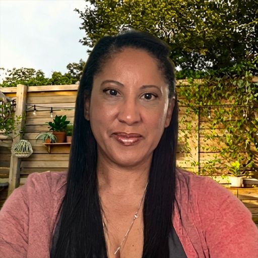 A headshot image of Stephanie Kelly