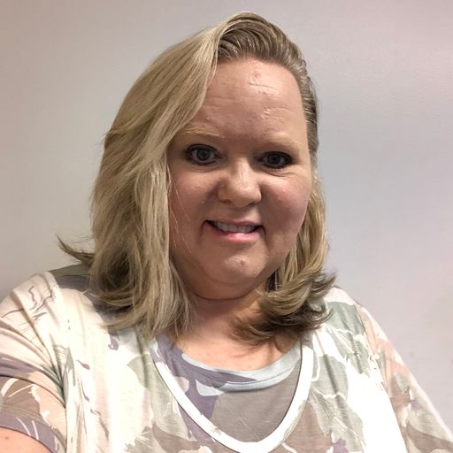 A headshot image of Robyn Medcalf