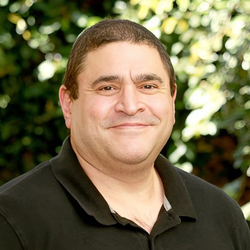 A headshot image of Vicken Kabakian