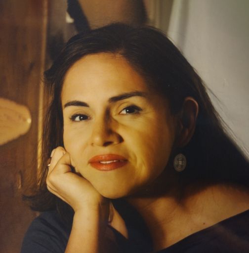 A headshot image of Siouxsie Calderon
