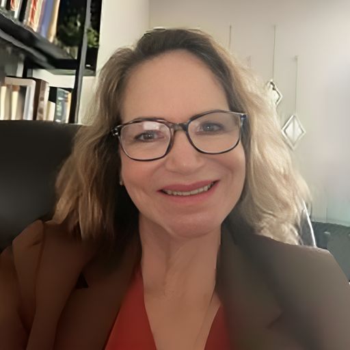 A headshot image of Shelly Simpson