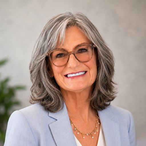 A headshot image of Stephanie Grant
