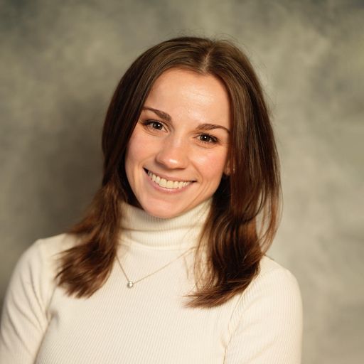 A headshot image of Deryn Hults