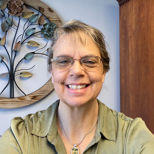 A headshot image of Lynda Healey