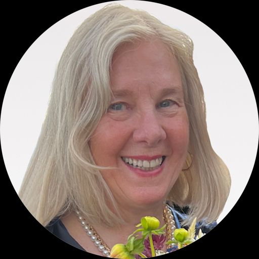A headshot image of Cheryl Loomis