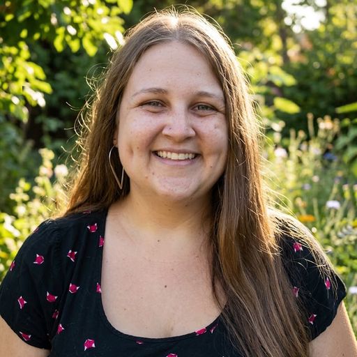 A headshot image of Rachel Bennett