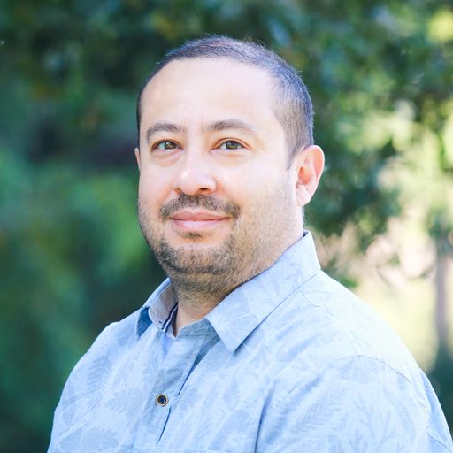 A headshot image of Alberto Valenzuela
