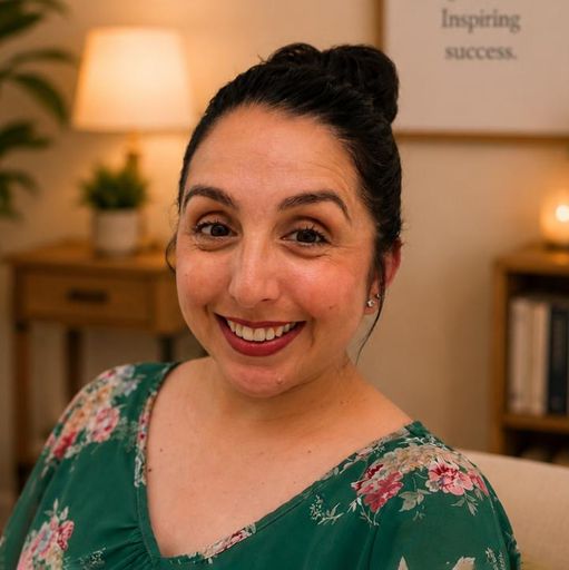 A headshot image of Roxanna Lara