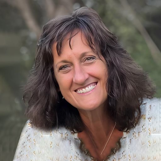 A headshot image of Lisa Longo