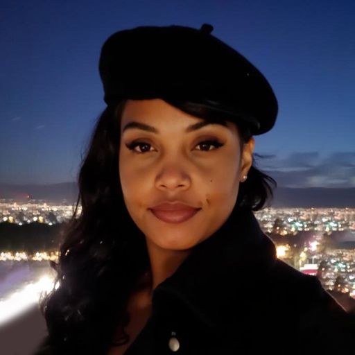 A headshot image of Shannon Johnson