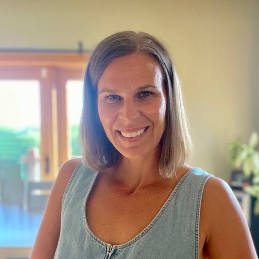 A headshot image of Amy Farrow