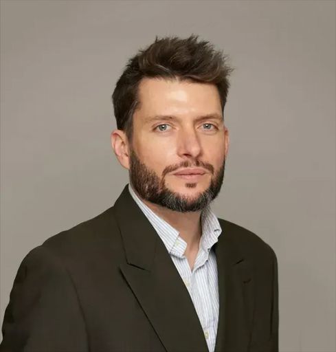 A headshot image of Ian Noël