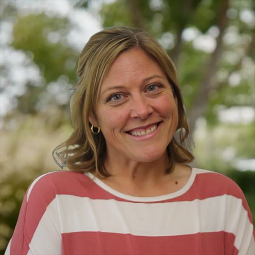 A headshot image of Amanda Hayes