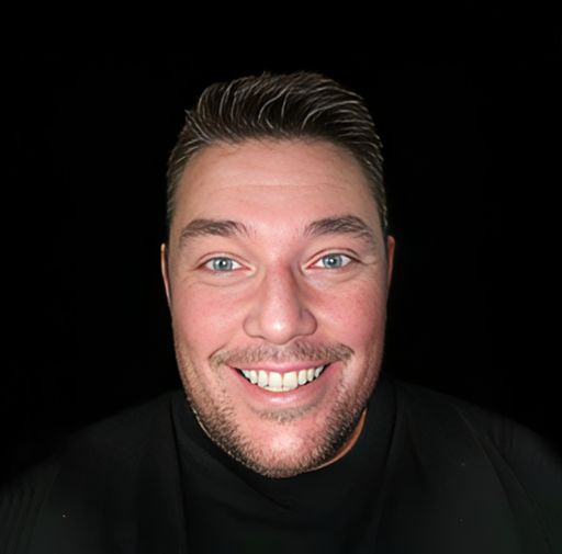 A headshot image of Leonard Casillas