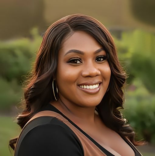A headshot image of Naomi Bell