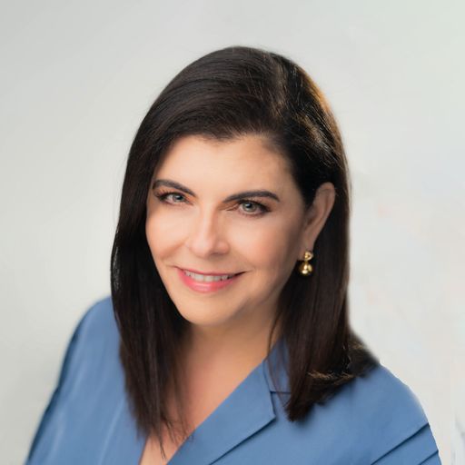A headshot image of Cathy Evangelatos