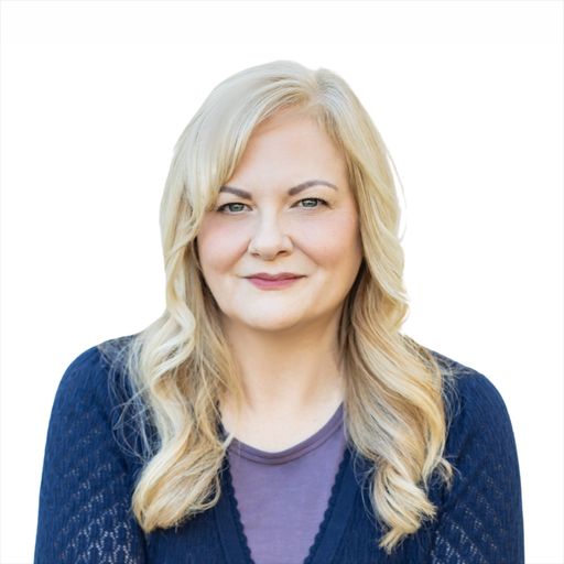 A headshot image of Leslie Noble