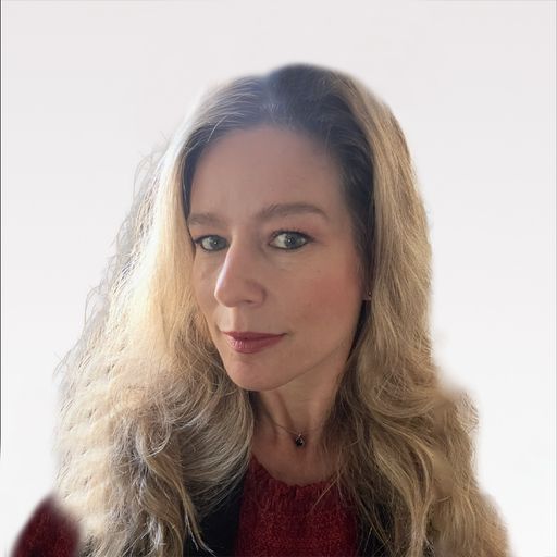 A headshot image of Paulina Guzzardo