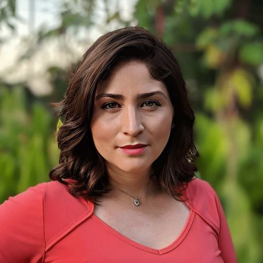 A headshot image of Esmeralda Guzman