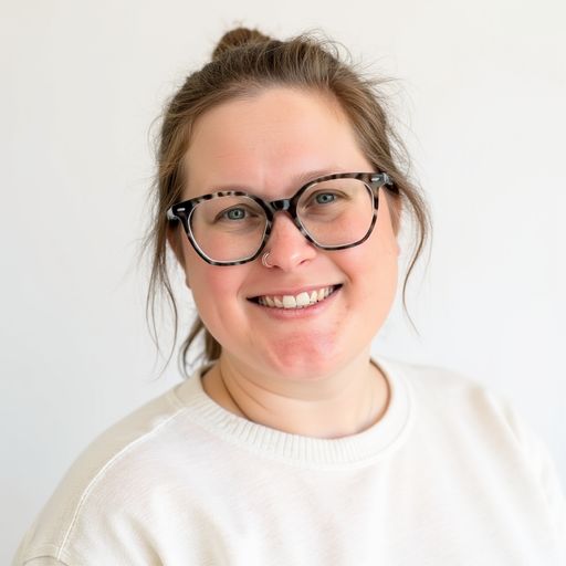 A headshot image of Hannah Glenn