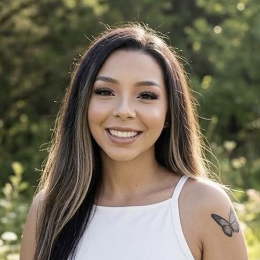 A headshot image of Estefania Acevedo