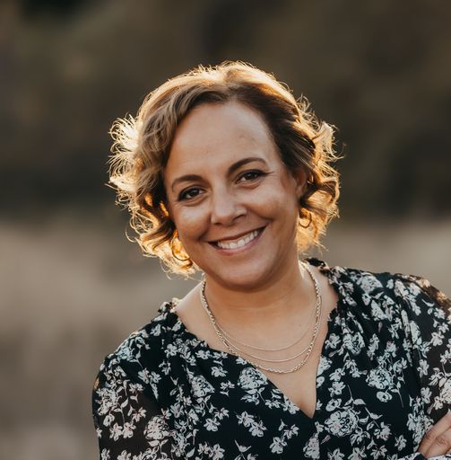 A headshot image of Farrah Hoekstra