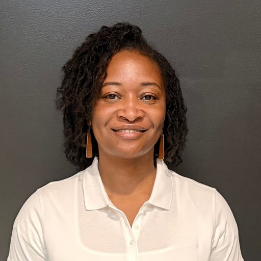 A headshot image of Shannon Scott