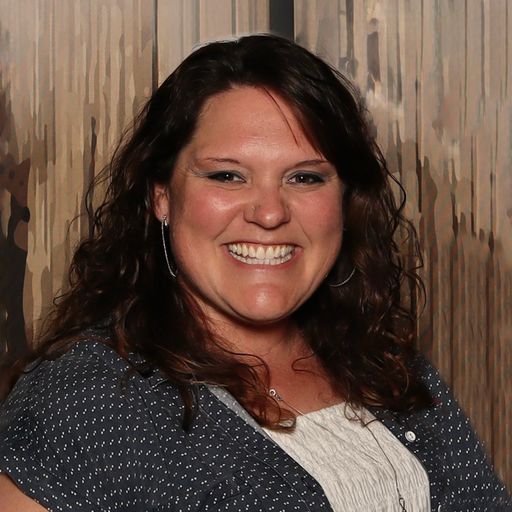A headshot image of Anna Phillips