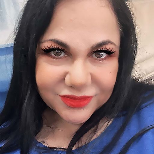 A headshot image of Elisa Helm