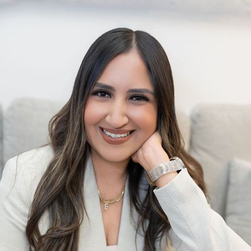 A headshot image of Esmeralda Zaragoza