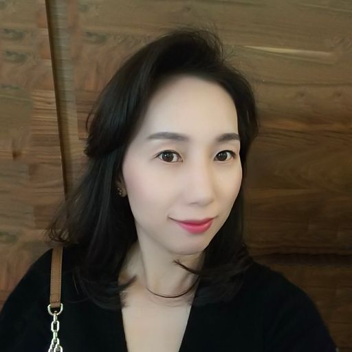 A headshot image of Heeseung Lee